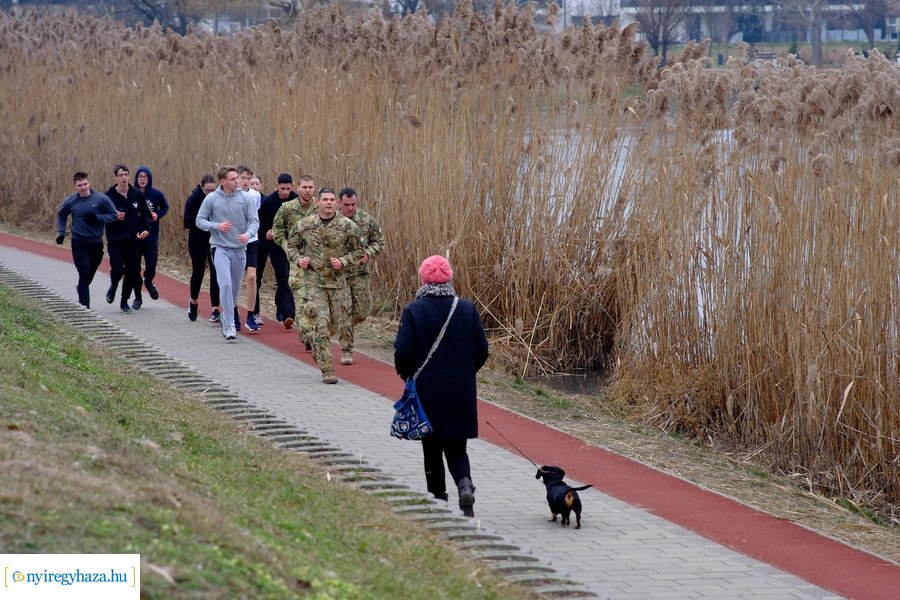 Honvédségi futás a Ligetben