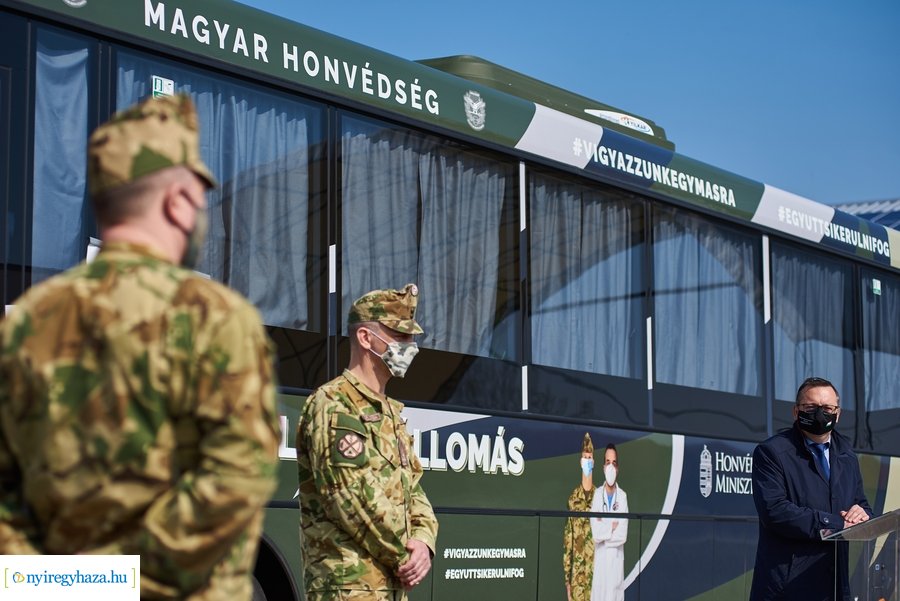 Honvédségi mobil oltóállomás Nábrádon