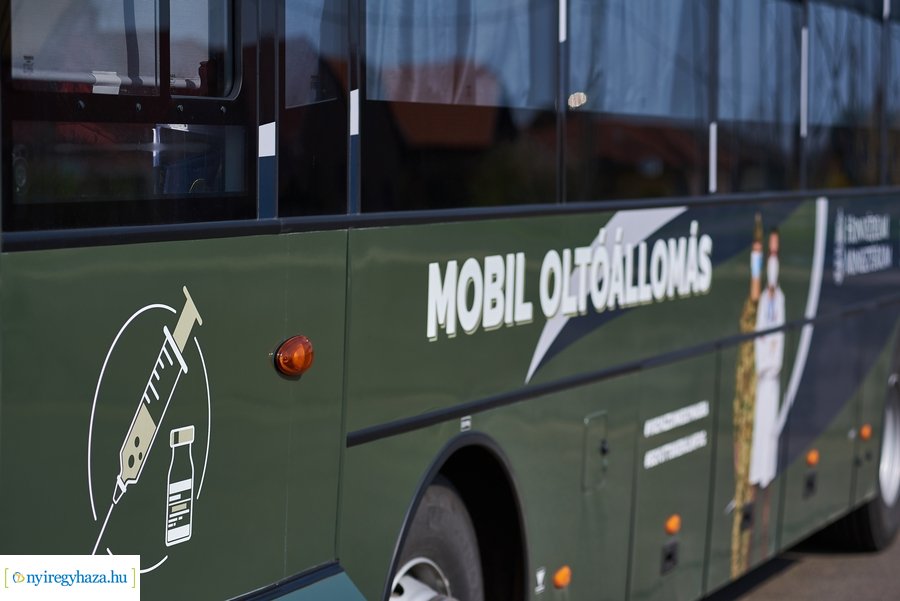 Honvédségi mobil oltóállomás Nábrádon