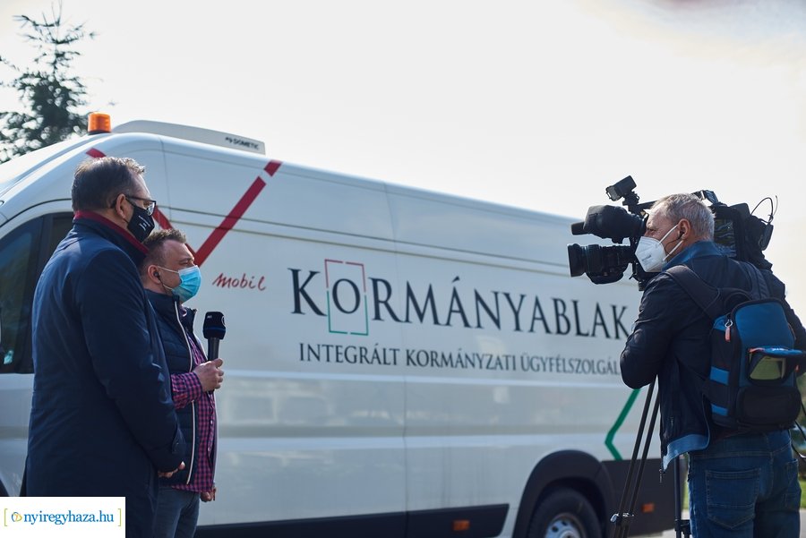 Honvédségi mobil oltóállomás Nábrádon