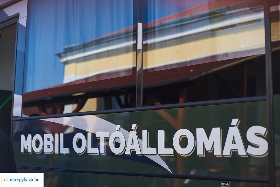 Honvédségi mobil oltóállomás Nábrádon