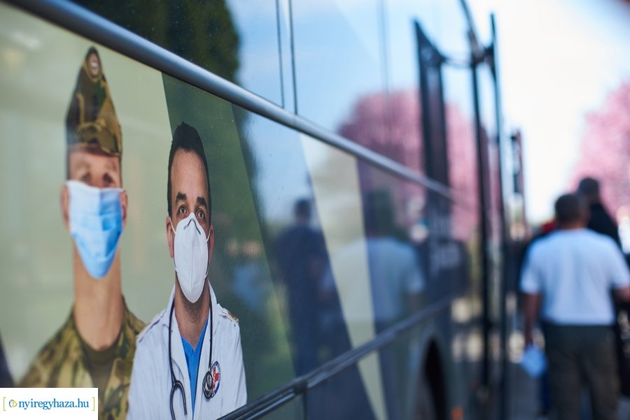 Honvédségi mobil oltóállomás Nábrádon