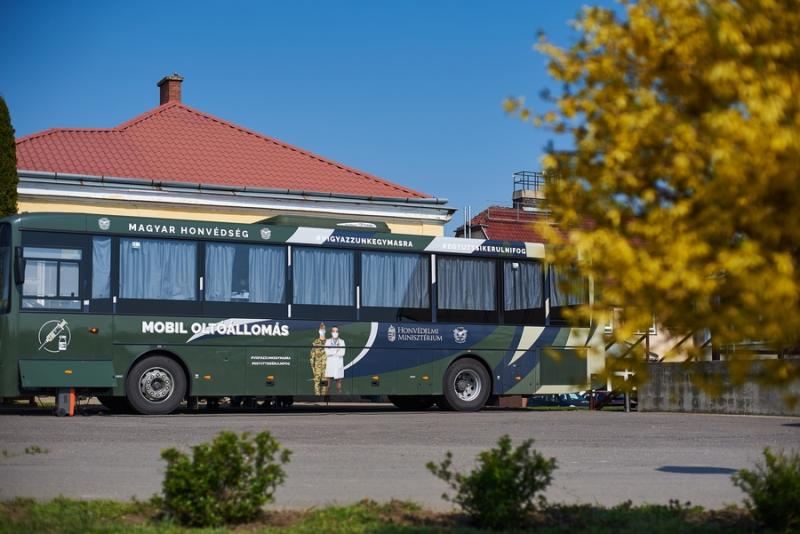 Honvédségi mobil oltóállomás Nábrádon