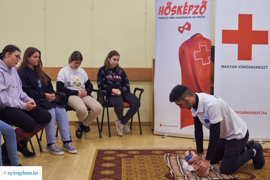 Hősképzés a könyvtárban