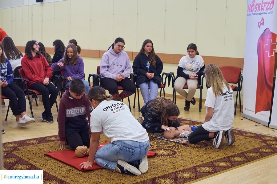 Hősképzés a könyvtárban