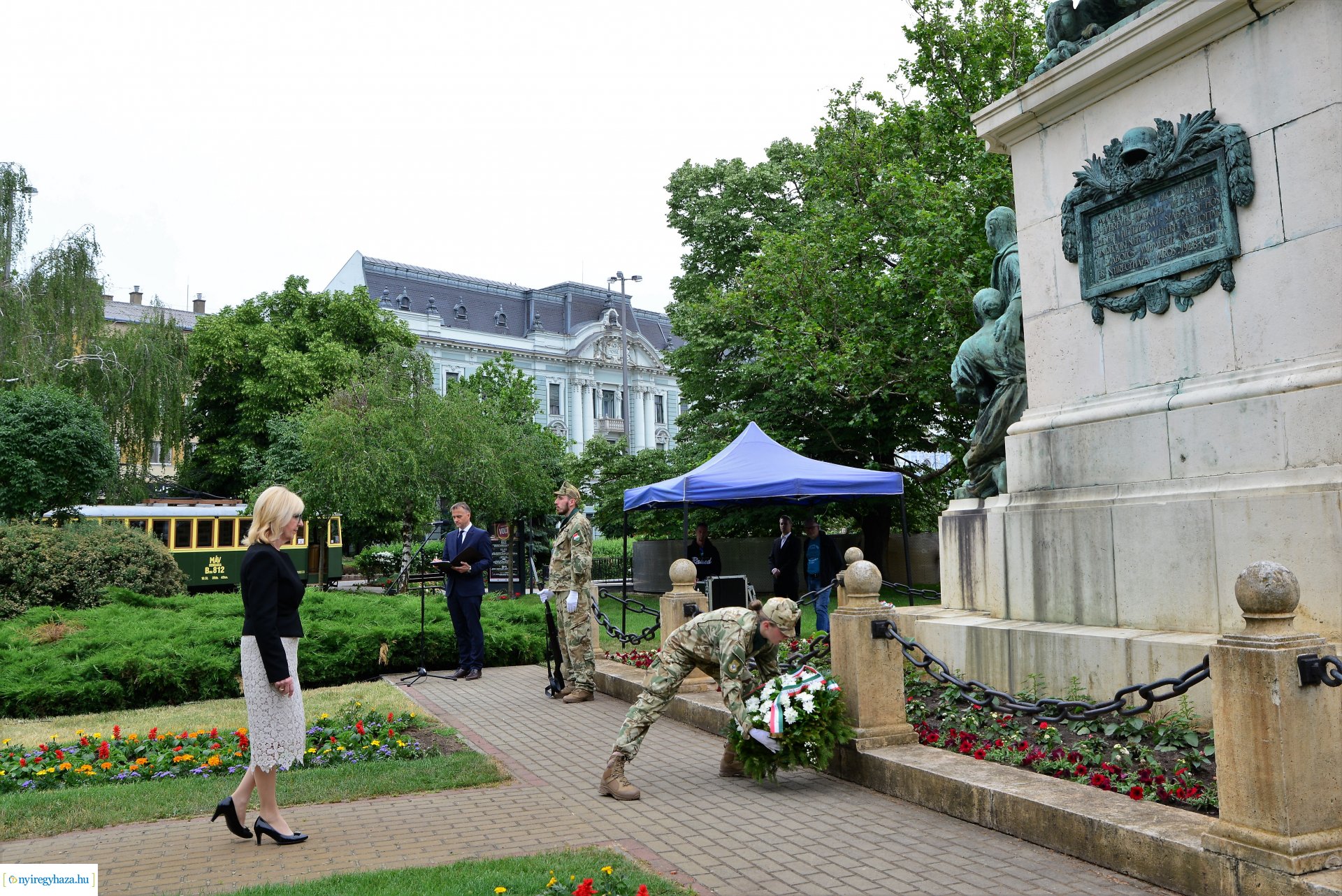 Hősök napja - koszorúzás a Hősök terén