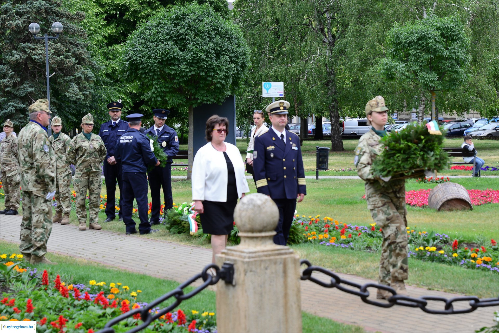 Hősök napja - koszorúzás a Hősök terén
