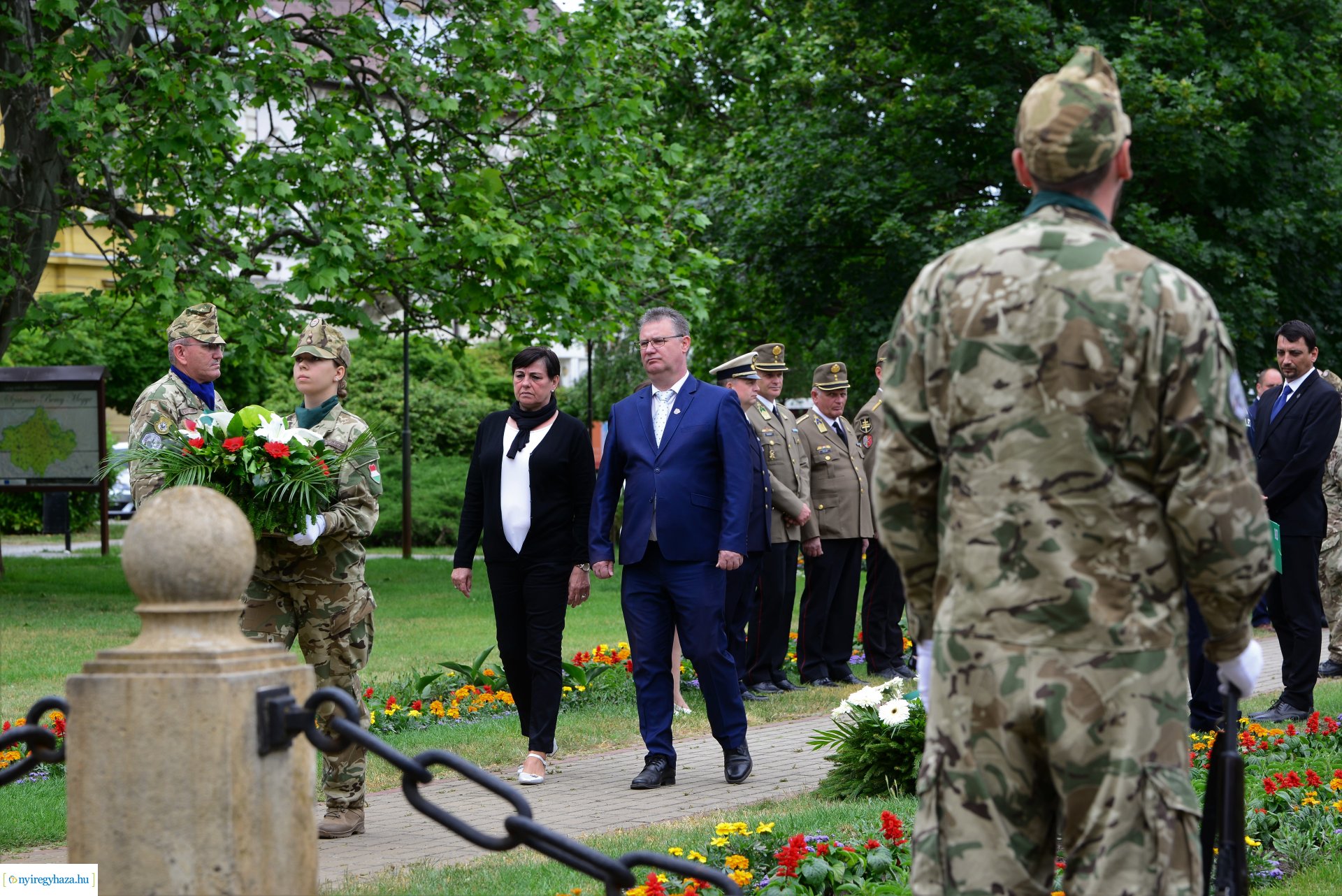 Hősök napja - koszorúzás a Hősök terén