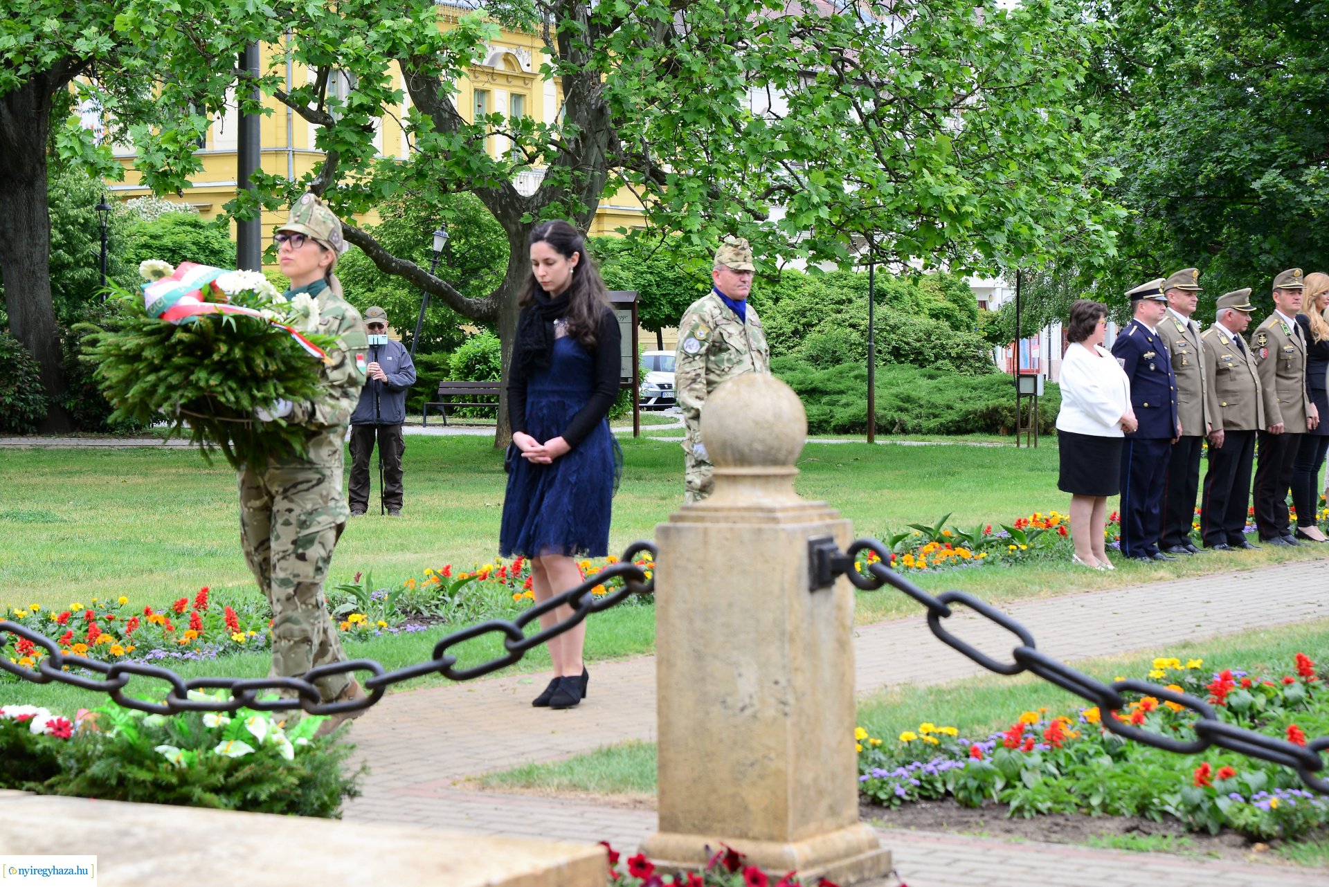 Hősök napja - koszorúzás a Hősök terén