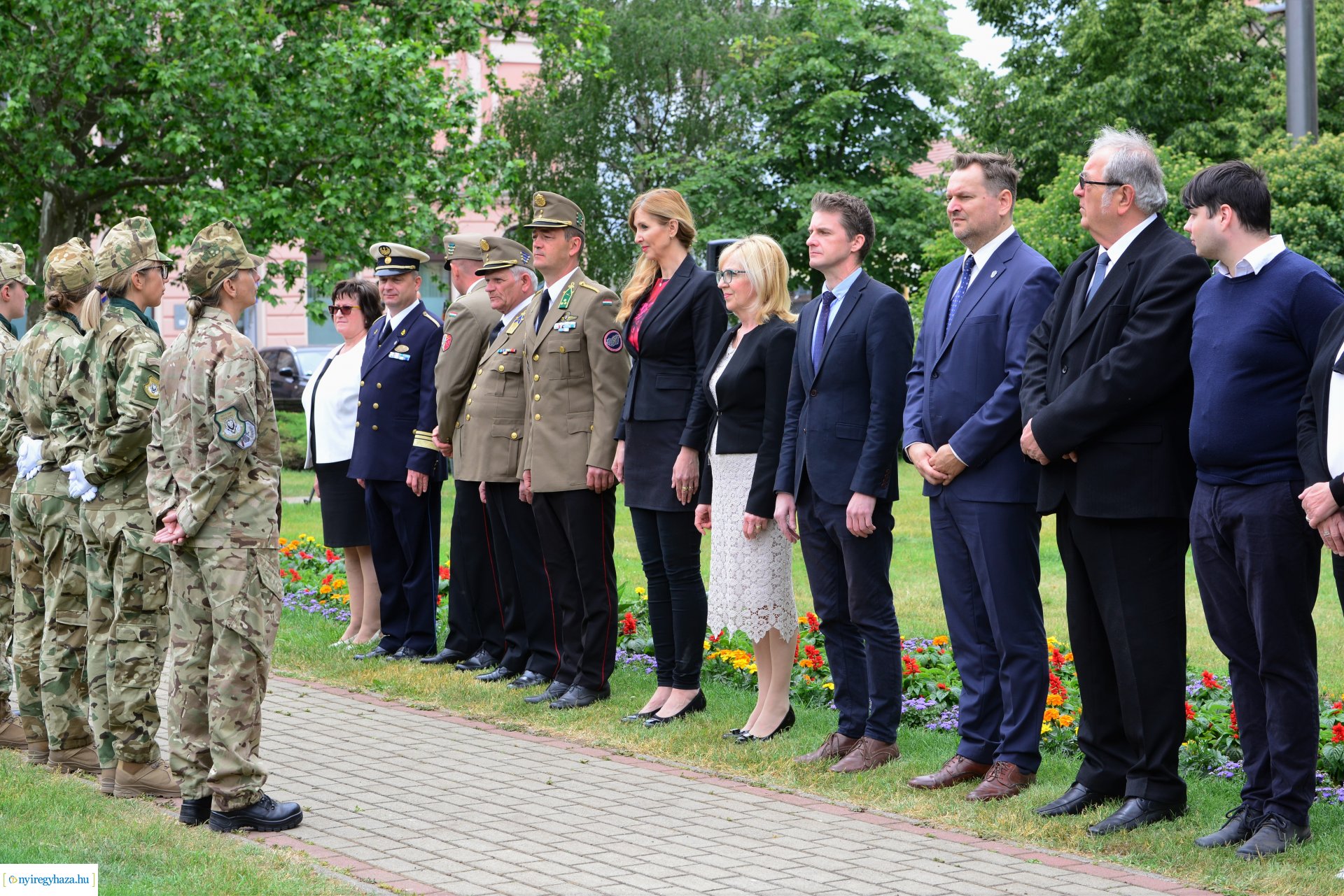 Hősök napja - koszorúzás a Hősök terén