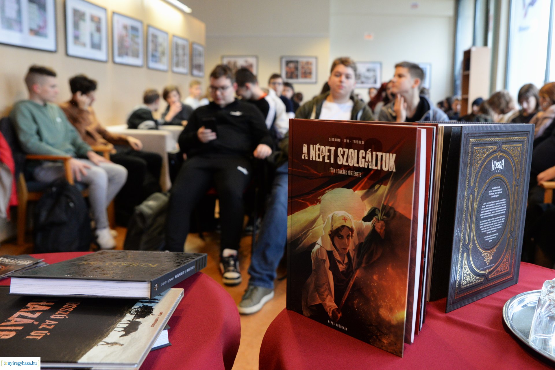 Hősök tere – a történelmi képregény Magyarországon - kötetbemutató a Képregénytárban