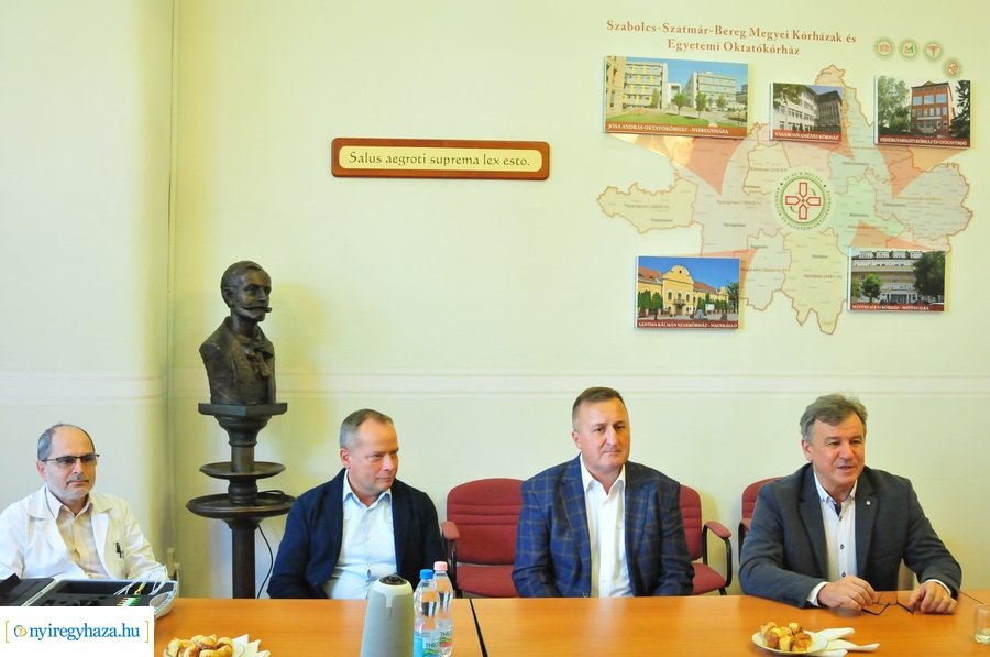 Hübner adomány a kórháznak 20230904