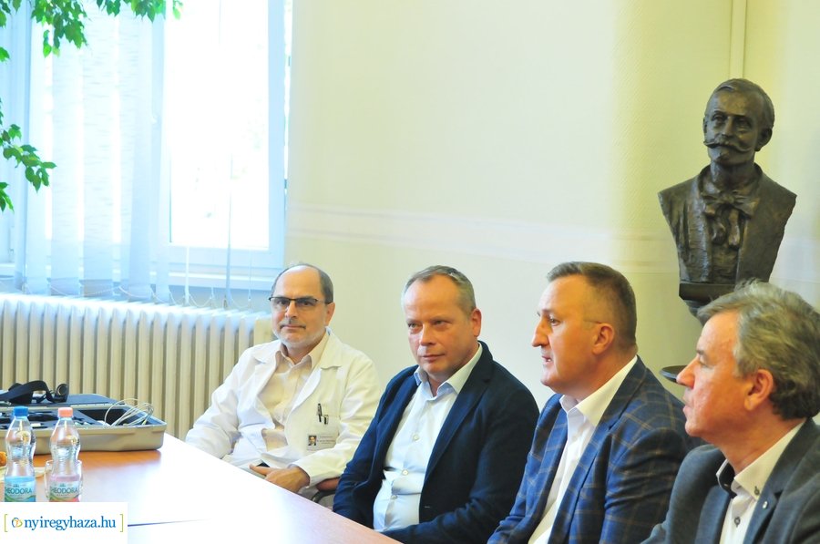 Hübner adomány a kórháznak 20230904