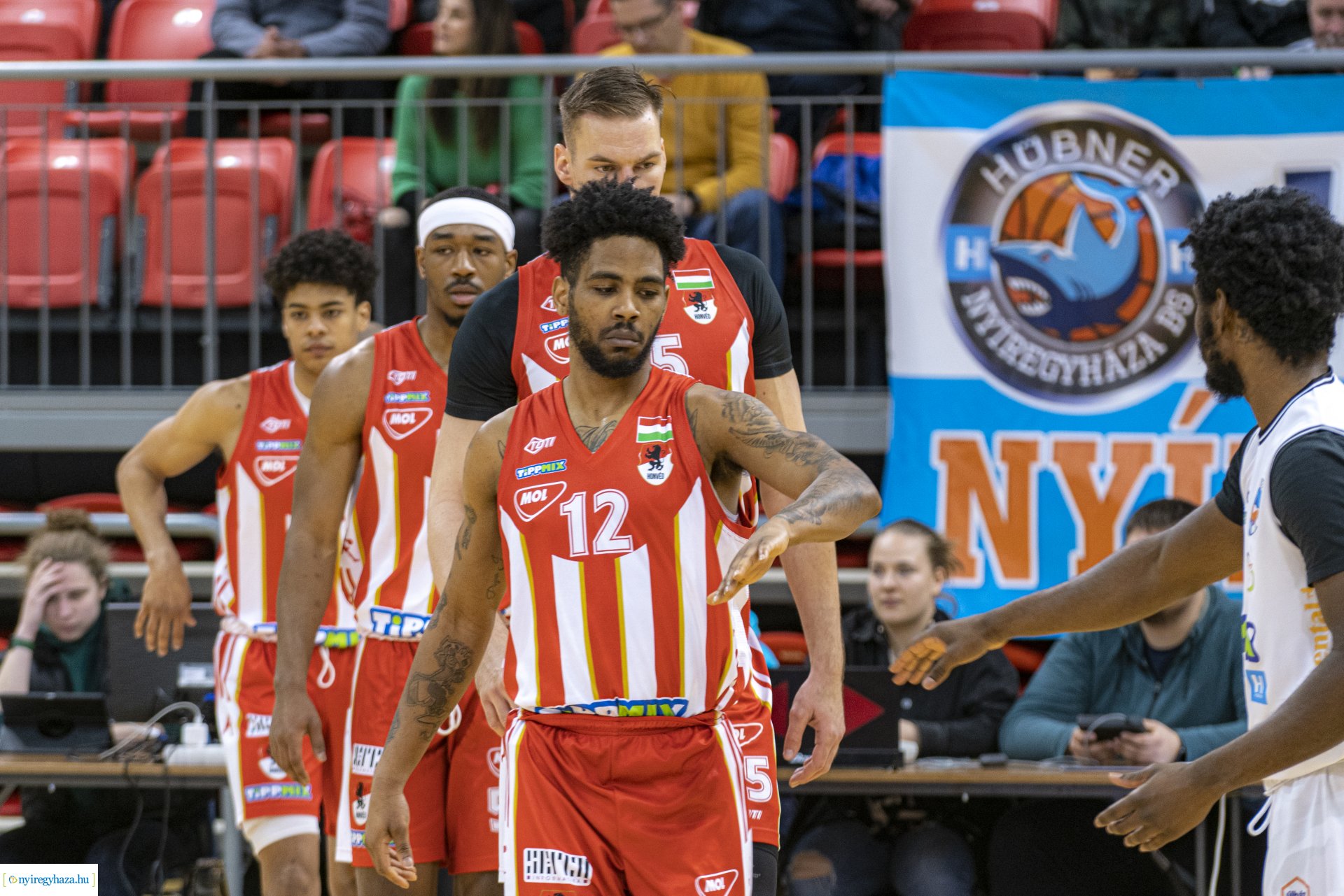 Hübner Nyíregyháza BS - Budapesti Honvéd Sportegyesület kosárlabda mérkőzés a Continental Arénában