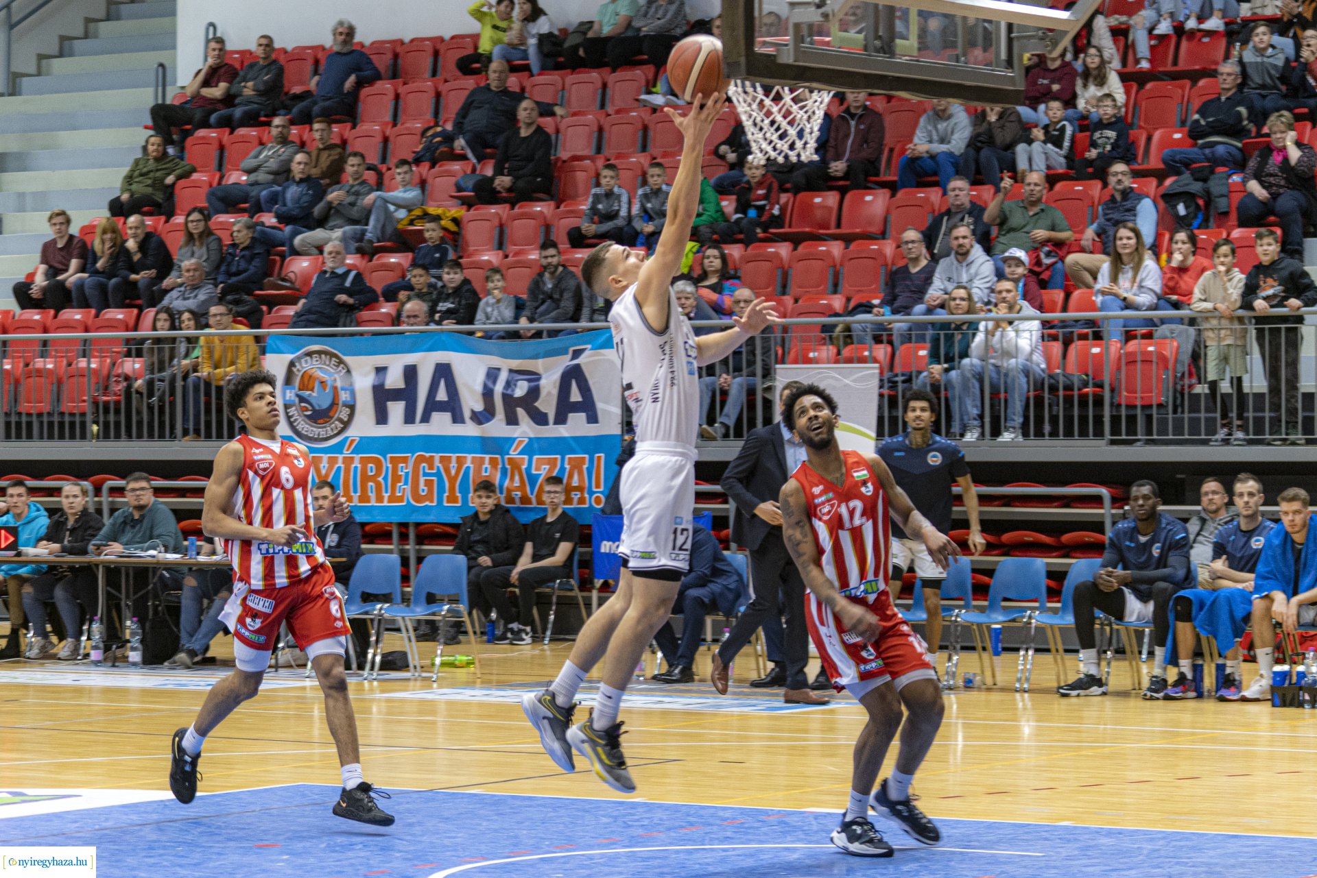 Hübner Nyíregyháza BS - Budapesti Honvéd Sportegyesület kosárlabda mérkőzés a Continental Arénában