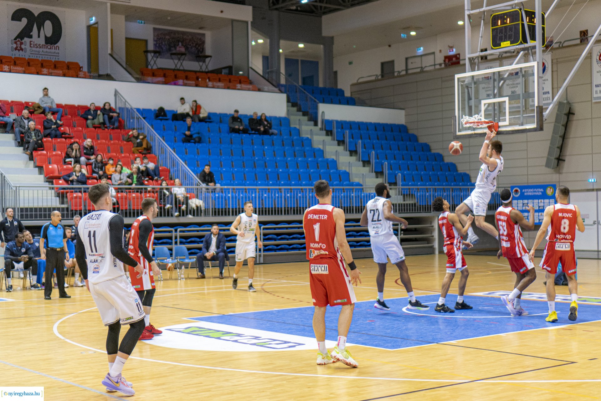 Hübner Nyíregyháza BS - Budapesti Honvéd Sportegyesület kosárlabda mérkőzés a Continental Arénában