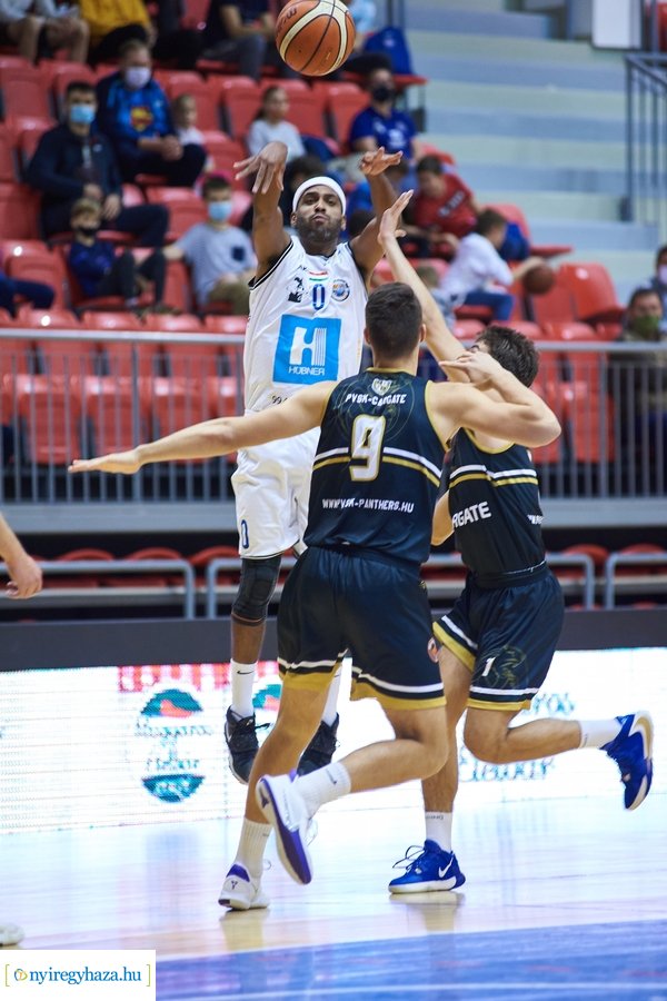 Hübner Nyíregyháza BS  -  PVSK kosárlabda mérkőzés