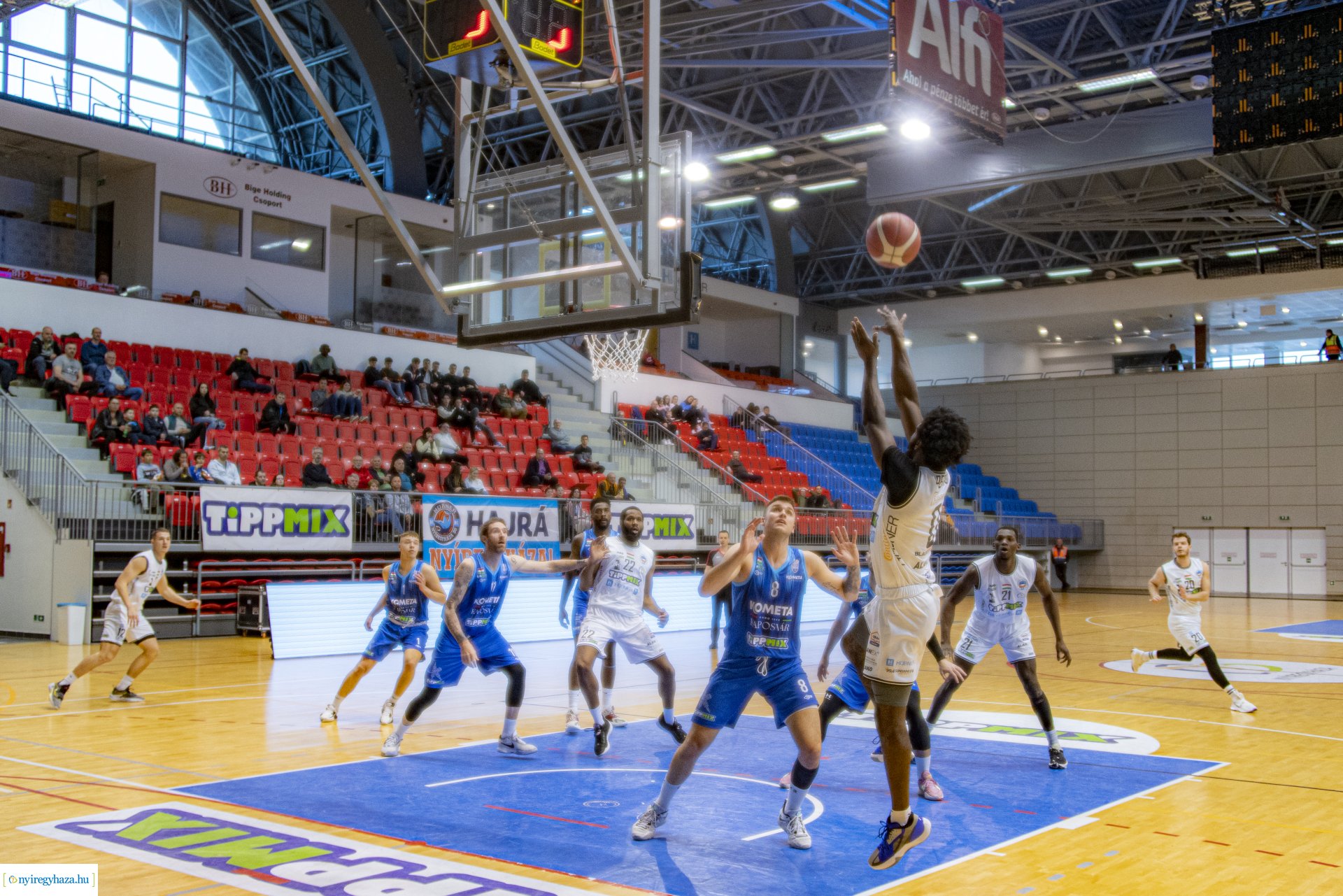 Hübner Nyiregyháza BS vs Kaposvari Kosárladba klub mérkőzése a Continental Arénában