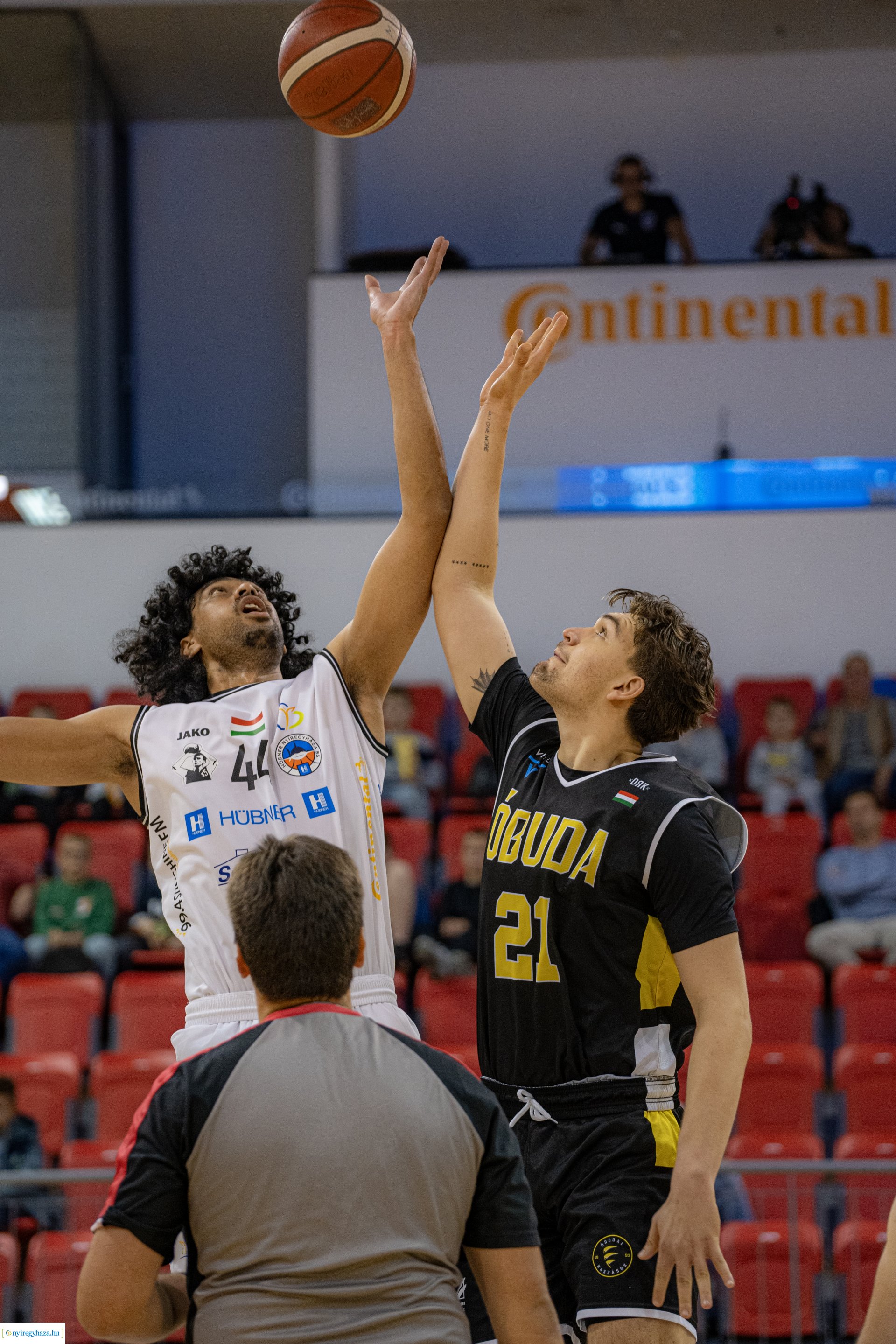 Hübner Nyíregyháza BS vs Óbudai Kaszások kosárlabda mérkőzés a Continental Arénában