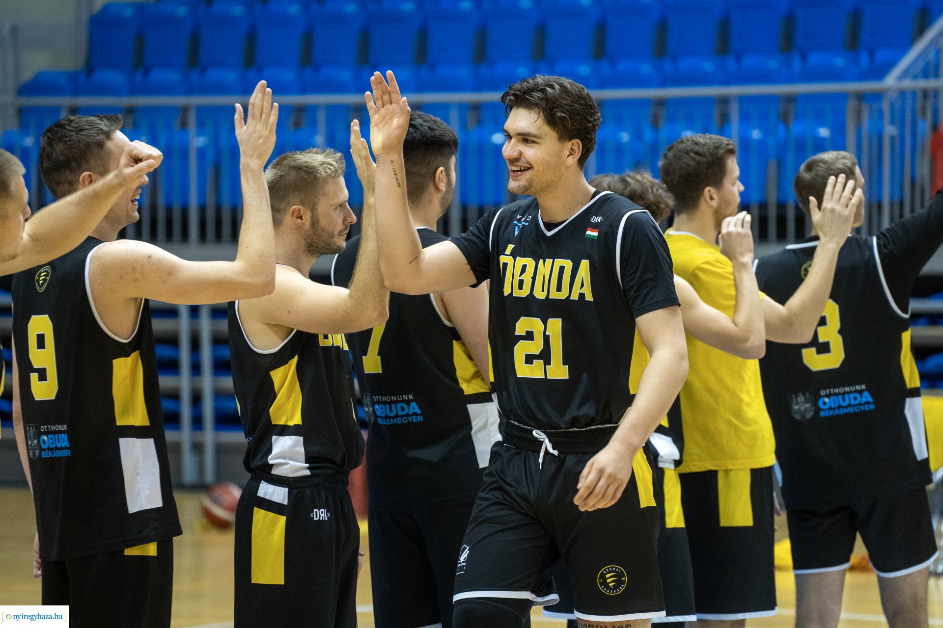 Hübner Nyíregyháza BS vs Óbudai Kaszások kosárlabda mérkőzés a Continental Arénában