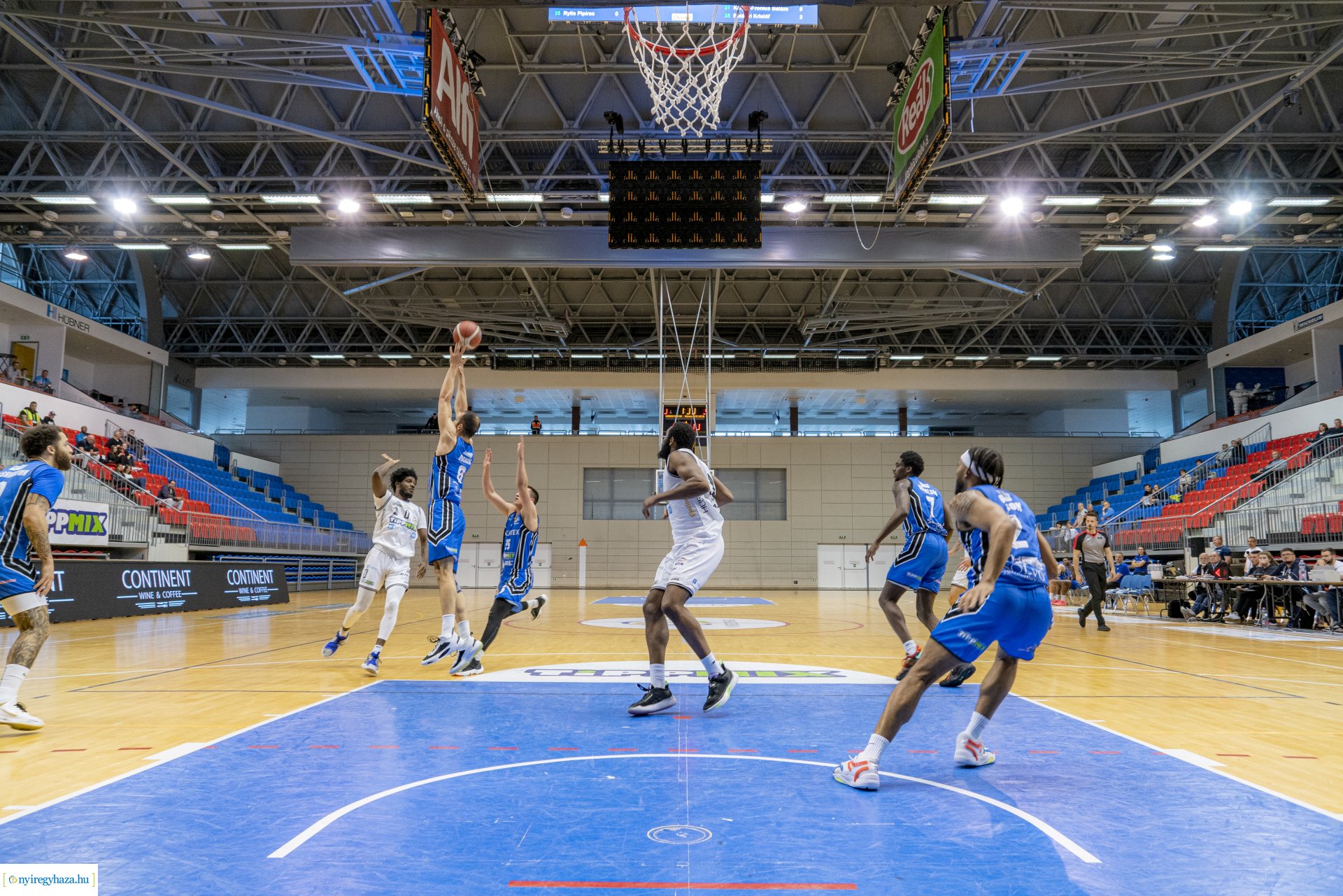 Hübner Nyíregyháza BS–Naturtex-SZTE-Szedeák kosárlabda mérkőzés