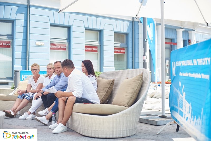 Hübner strandröpi beharangozó