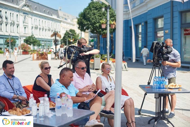 Hübner strandröpi beharangozó