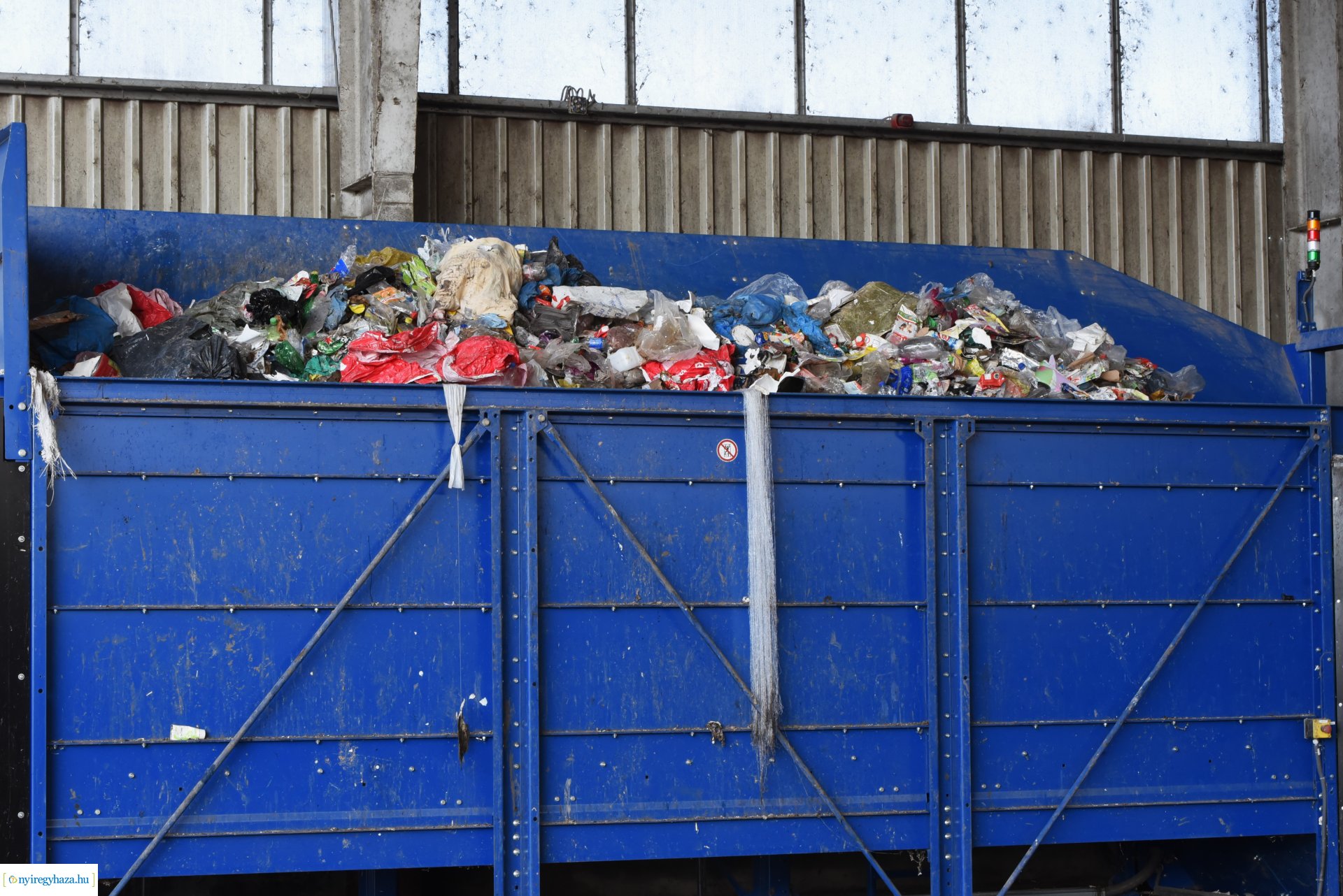 Hulladékkezelő csarnokot adtak át Nyíregyházán