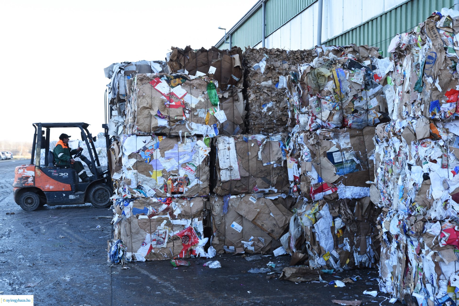 Hulladékkezelő csarnokot adtak át Nyíregyházán