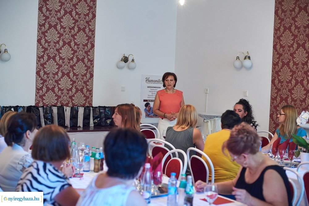 Humaniter oklevelek átadása