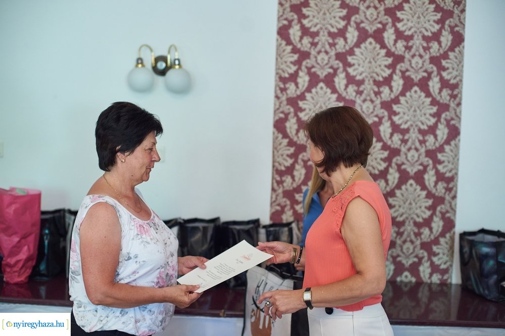 Humaniter oklevelek átadása