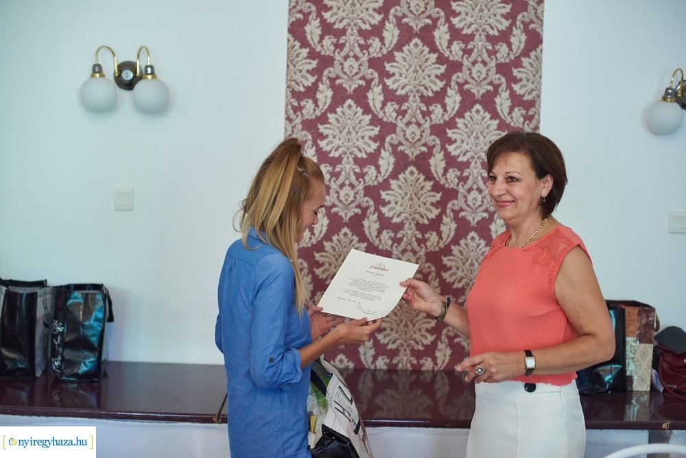 Humaniter oklevelek átadása