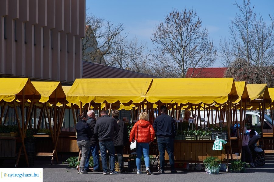 Húsvét előtt a Búza téri piacon 2022
