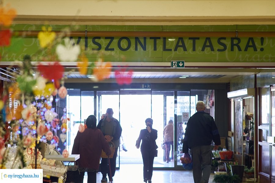 Húsvét előtt a Búza téri piacon 2022