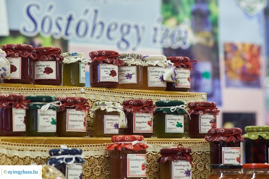 Húsvét előtt a Búza téri piacon 2022