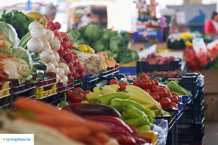 Húsvét előtt a Búza téri piacon 2022