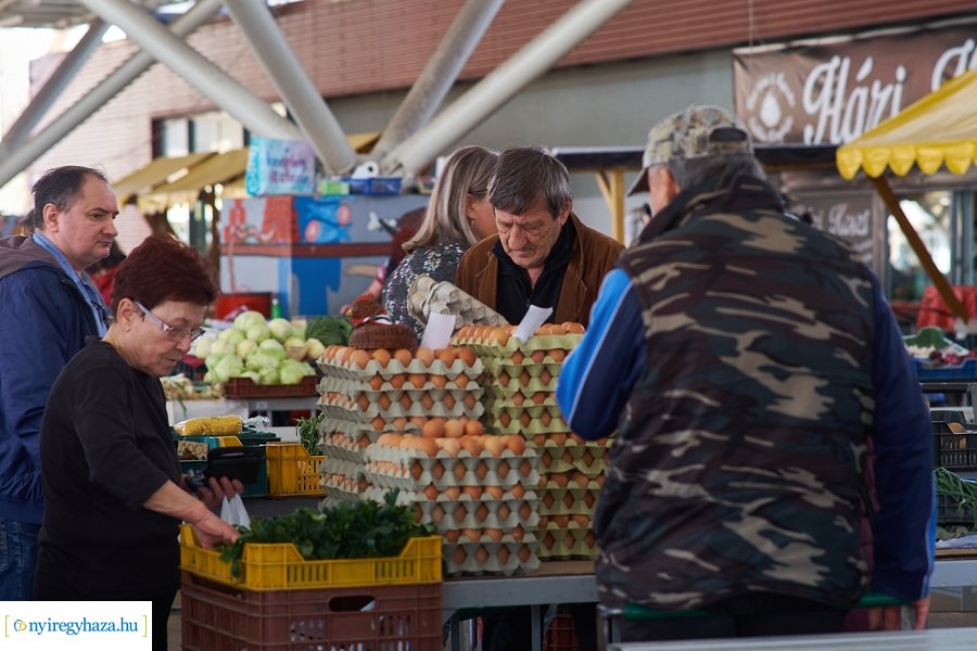 Húsvét előtt a Búza téri piacon 2022