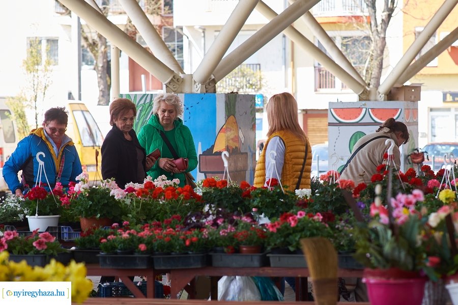 Húsvét előtt a Búza téri piacon 2022