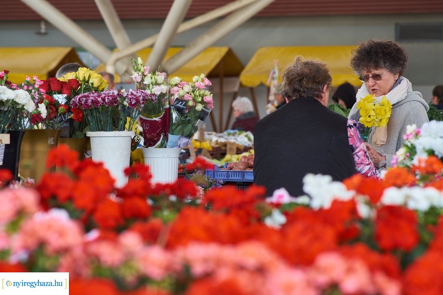 Húsvét előtt a Búza téri piacon 2022