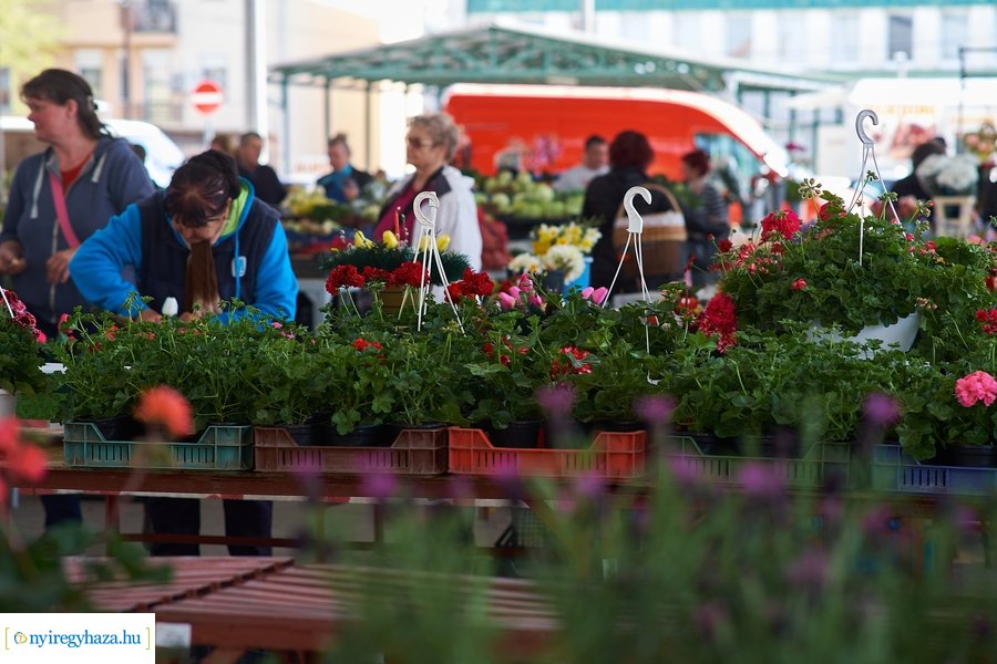 Húsvét előtt a Búza téri piacon 2022