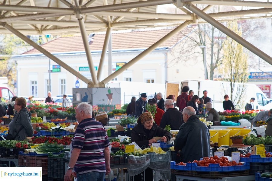 Húsvét előtt a Búza téri piacon 2022