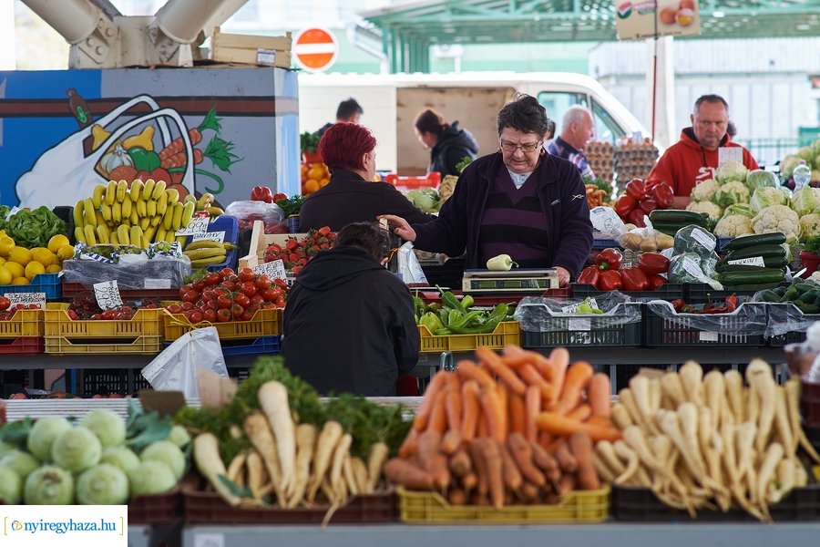 Húsvét előtt a Búza téri piacon 2022