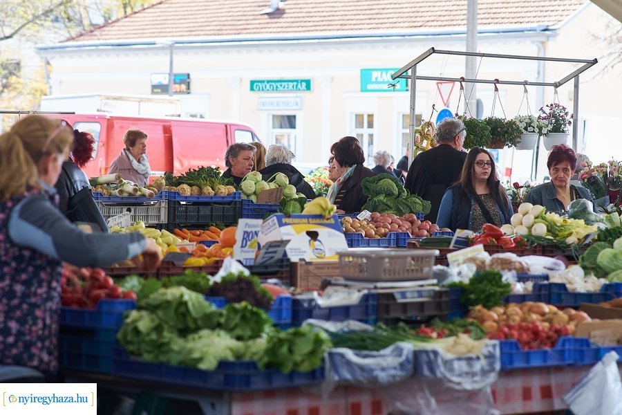 Húsvét előtt a Búza téri piacon 2022