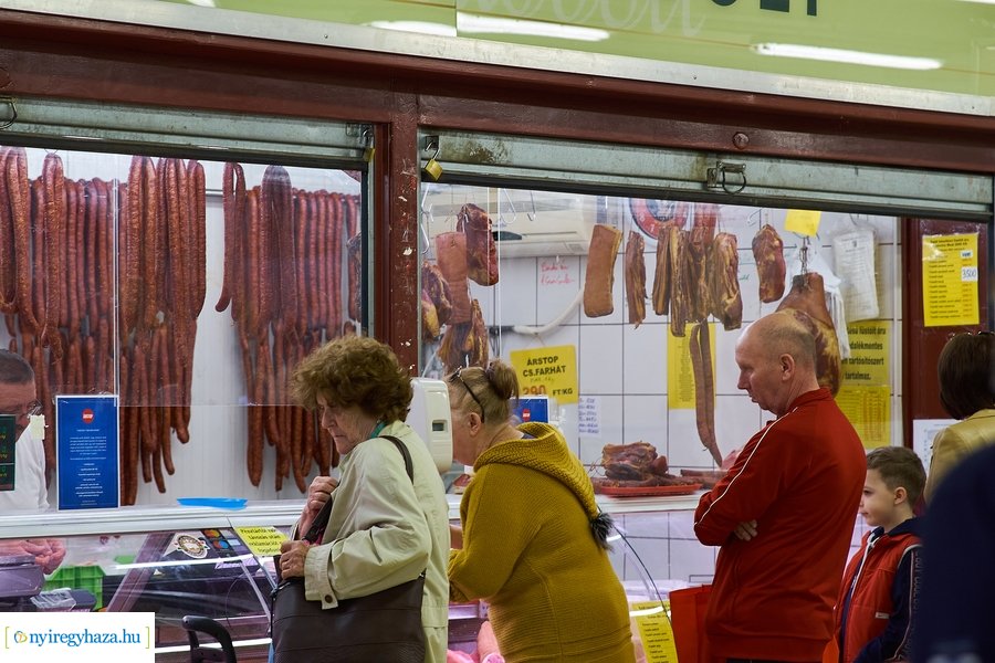 Húsvét előtt a Búza téri piacon 2022