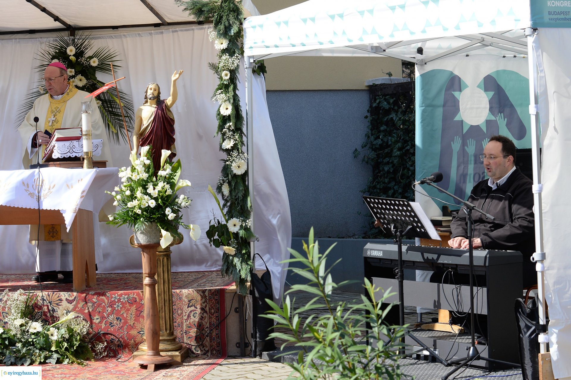 Húsvét vasárnap a Magyarok Nagyasszonya-társszékesegyházban