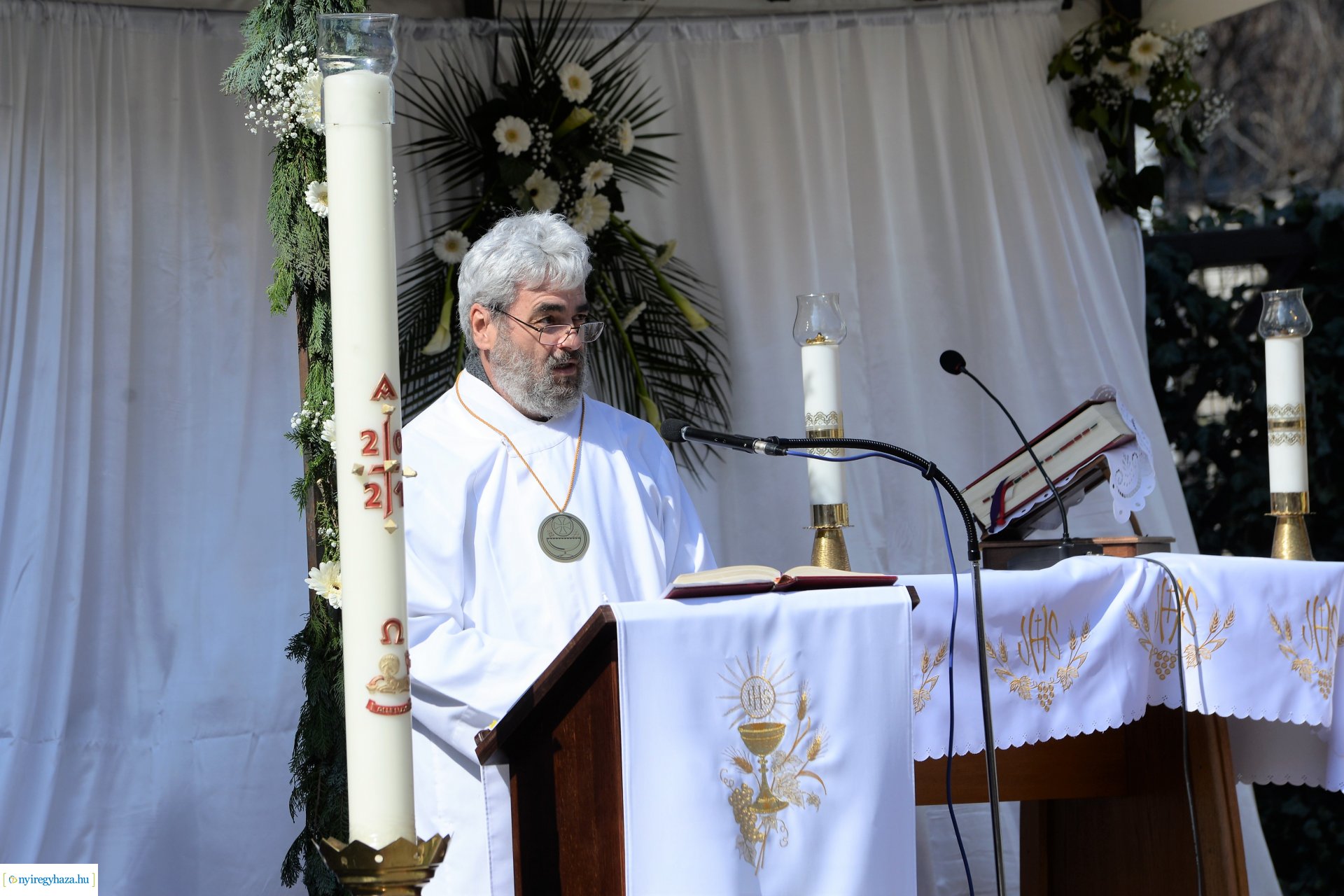 Húsvét vasárnap a Magyarok Nagyasszonya-társszékesegyházban