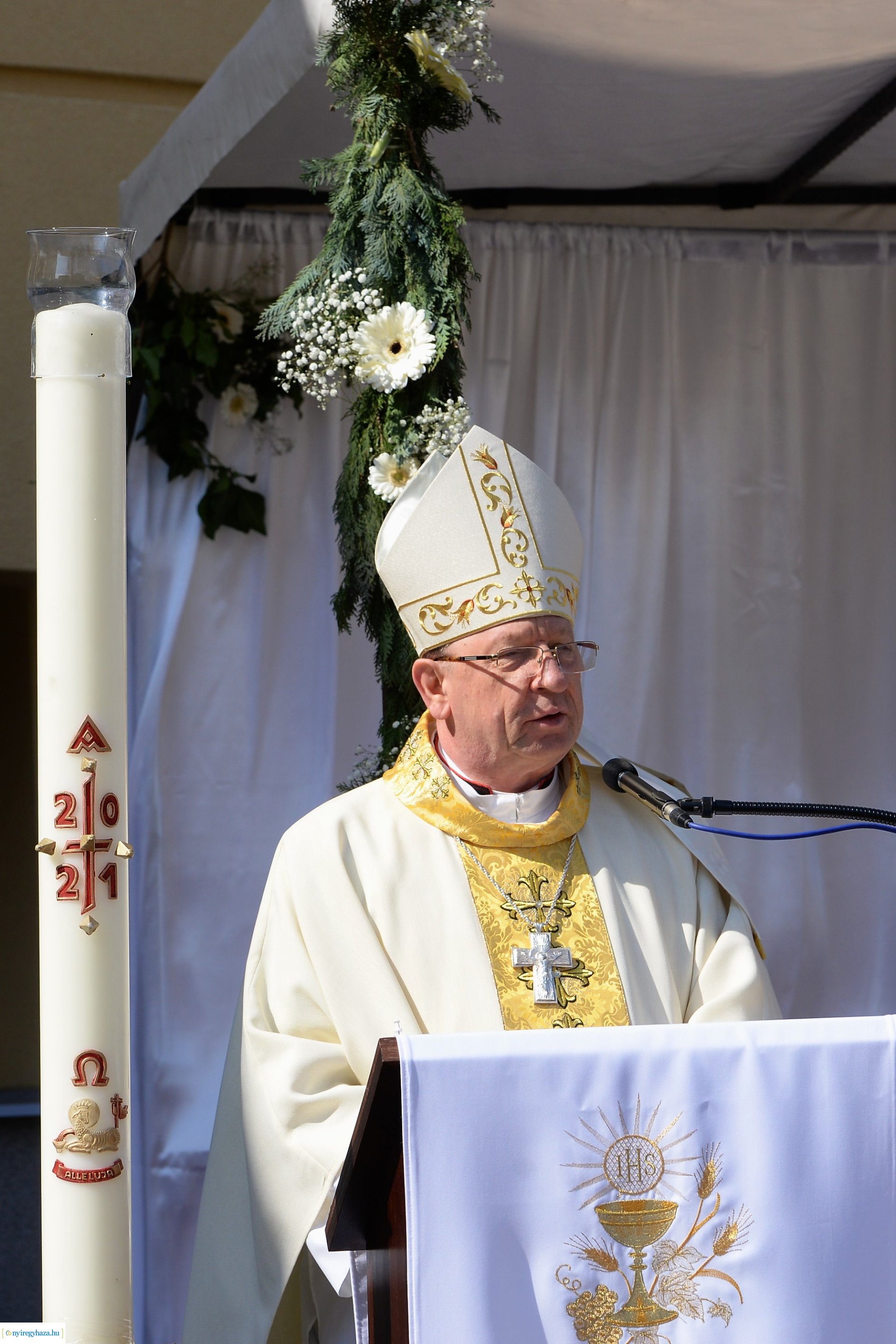 Húsvét vasárnap a Magyarok Nagyasszonya-társszékesegyházban