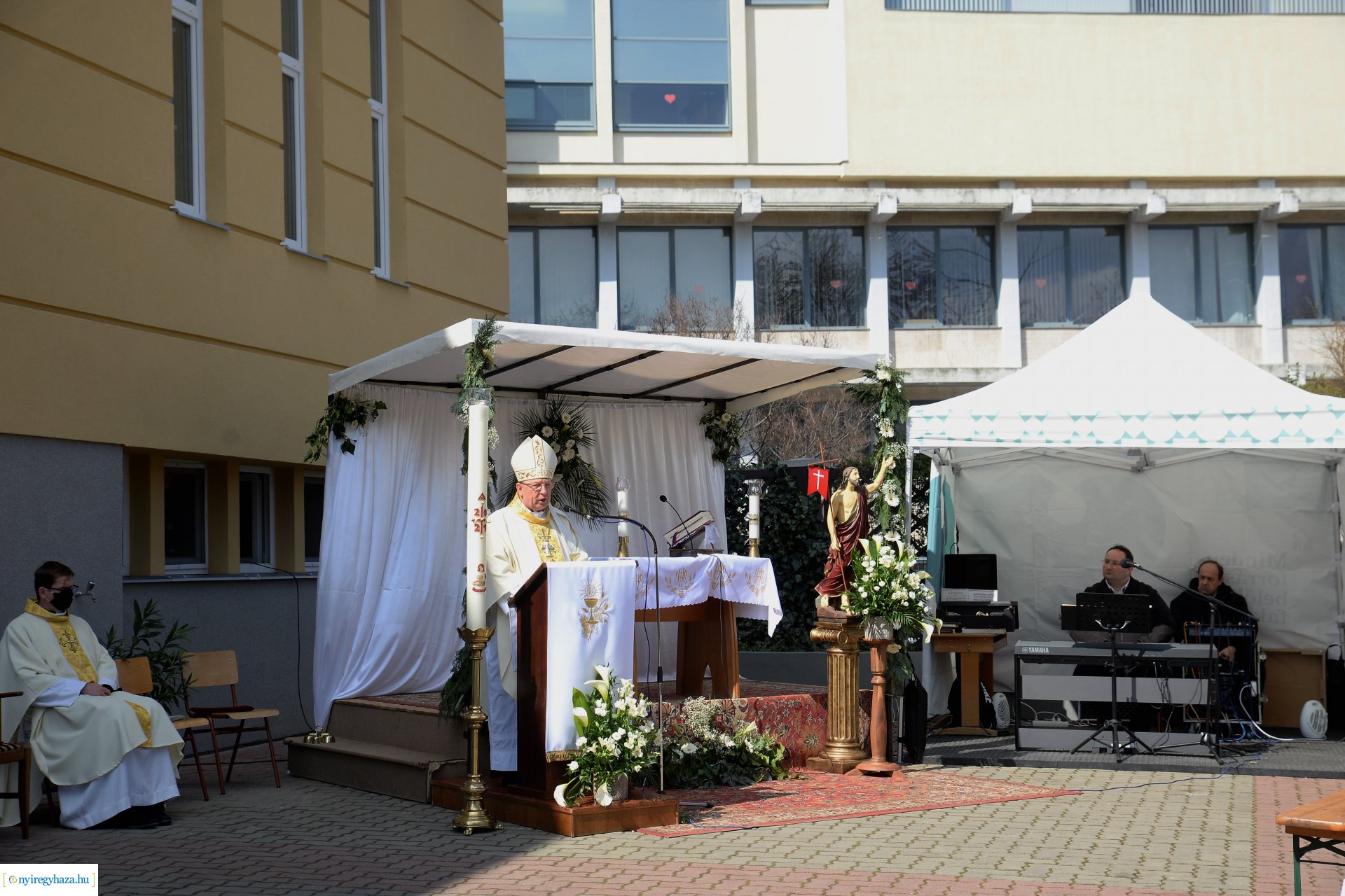 Húsvét vasárnap a Magyarok Nagyasszonya-társszékesegyházban