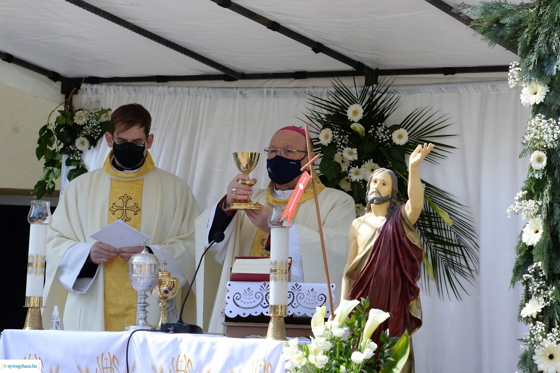 Húsvét vasárnap a Magyarok Nagyasszonya-társszékesegyházban