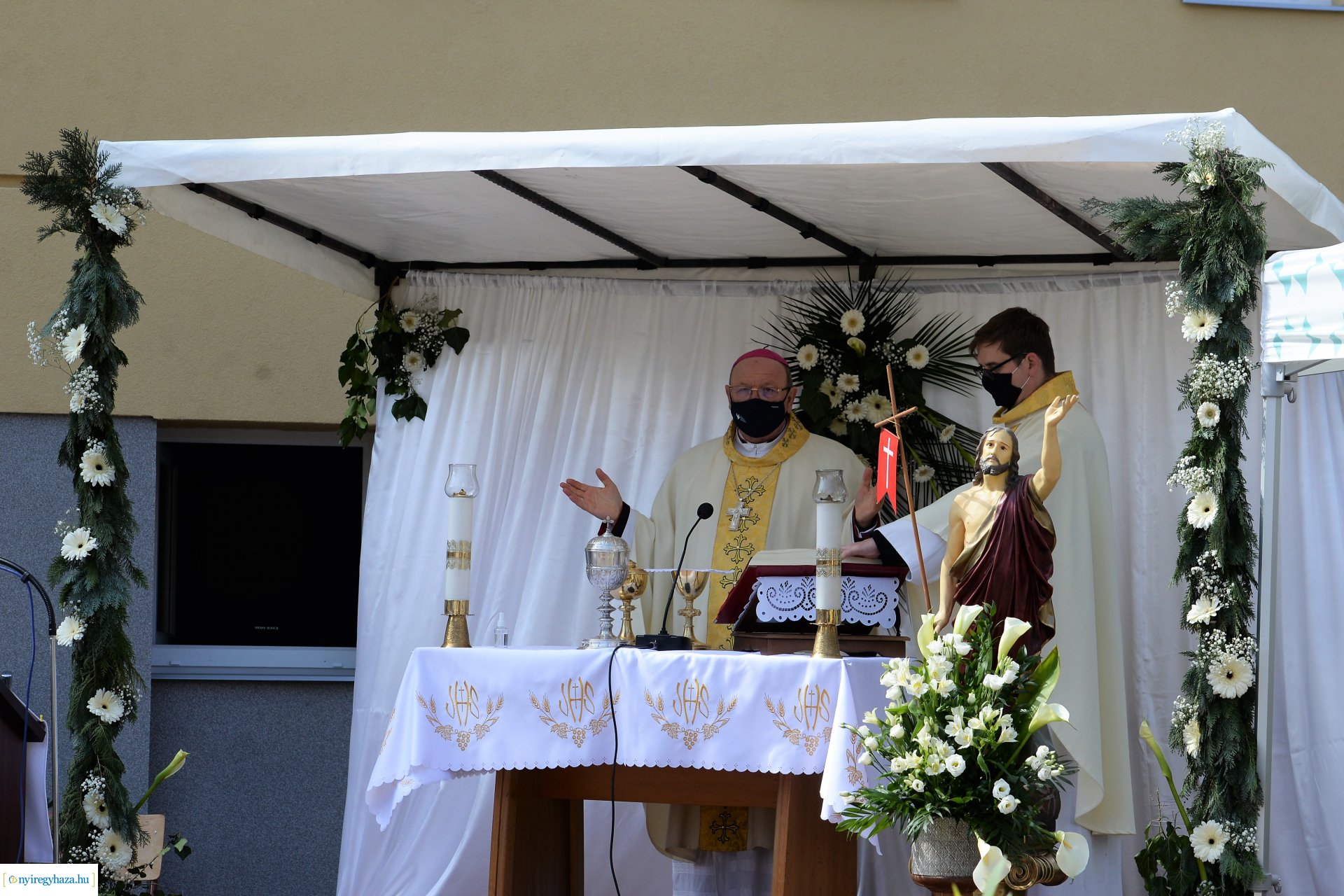 Húsvét vasárnap a Magyarok Nagyasszonya-társszékesegyházban